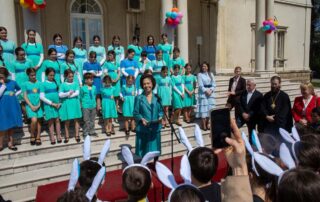 JOY OF UPCOMING EASTER SHARED WITH MORE THAN 1,000 CHILDREN AT THE WHITE PALACE