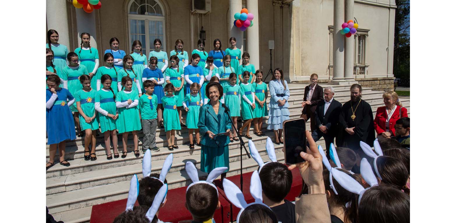 JOY OF UPCOMING EASTER SHARED WITH MORE THAN 1,000 CHILDREN AT THE WHITE PALACE