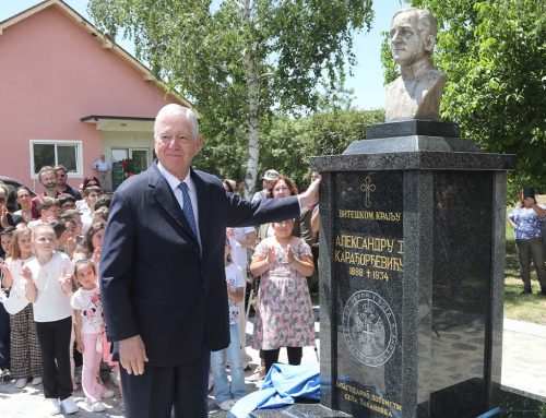 ПРЕСТОЛОНАСЛЕДНИК ОТКРИО ОБНОВЉЕНИ СПОМЕНИК КРАЉУ АЛЕКСАНДРУ I У СЕЛУ ТАБАНОВАЦ