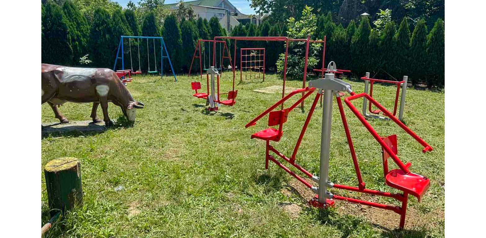 TWO CHILDREN'S PLAYGROUNDS IN BELGRADE ARE RENOVATED BY LIFELINE HUMANITARIAN ORGANIZATION OF CHICAGO
