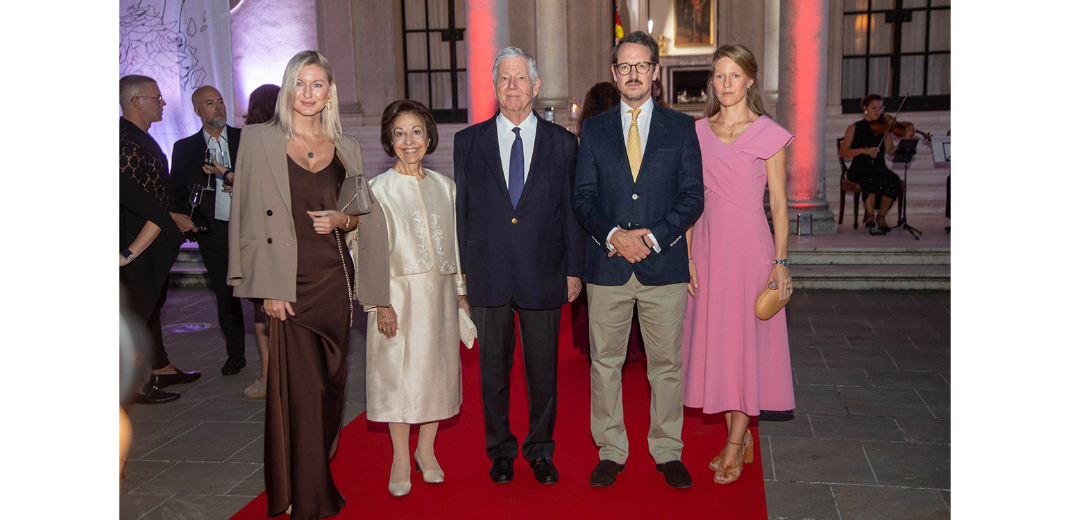INTERNATIONAL TRAVEL WORKSHOP “IT MIGHT GET LOUD” AT THE WHITE PALACE